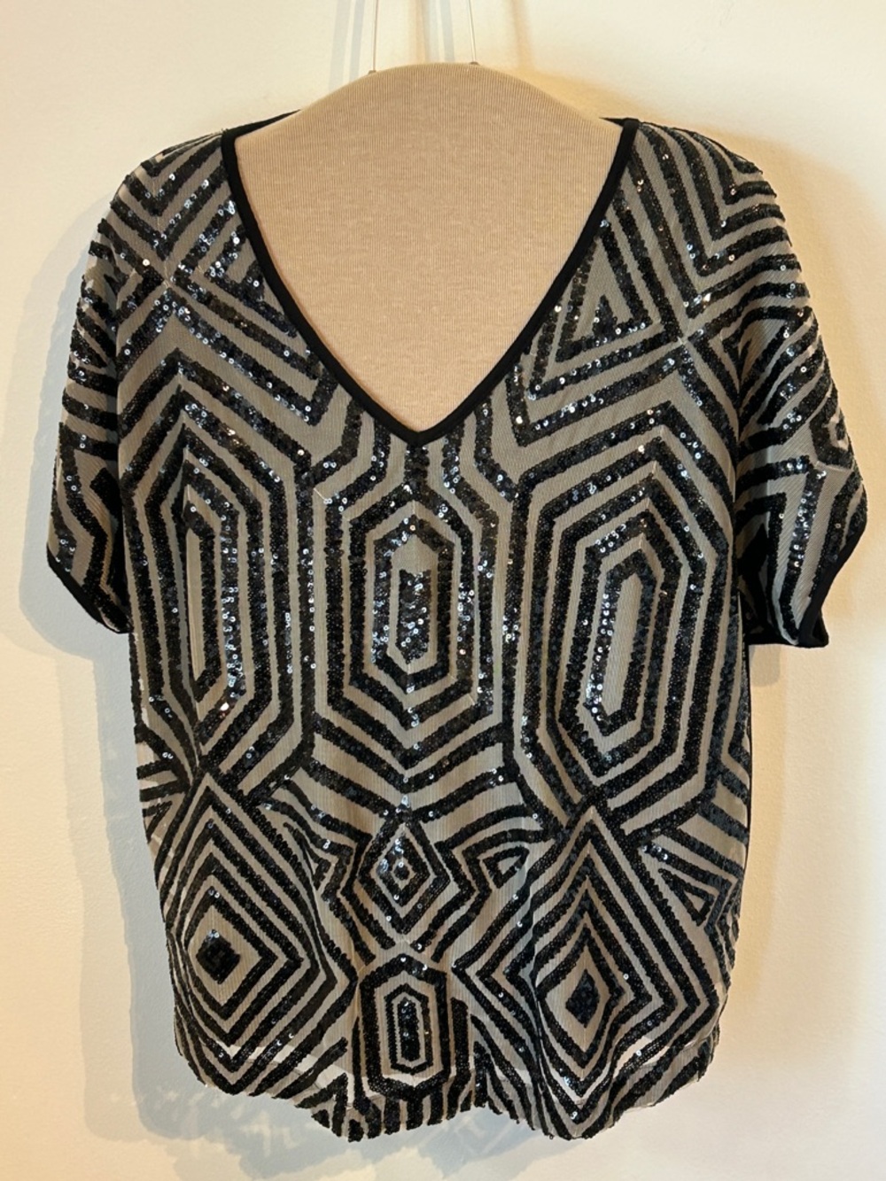 Anthropologie Porridge Gabi Geometric Sequin Top Black Art Deco V Neck Size M